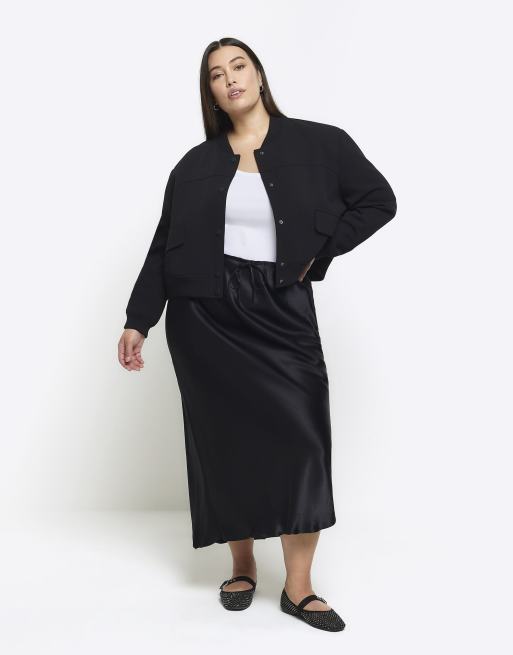 River Island Plus – Asymmetrisch geschnittener Midirock in Schwarz mit Bindegürtel