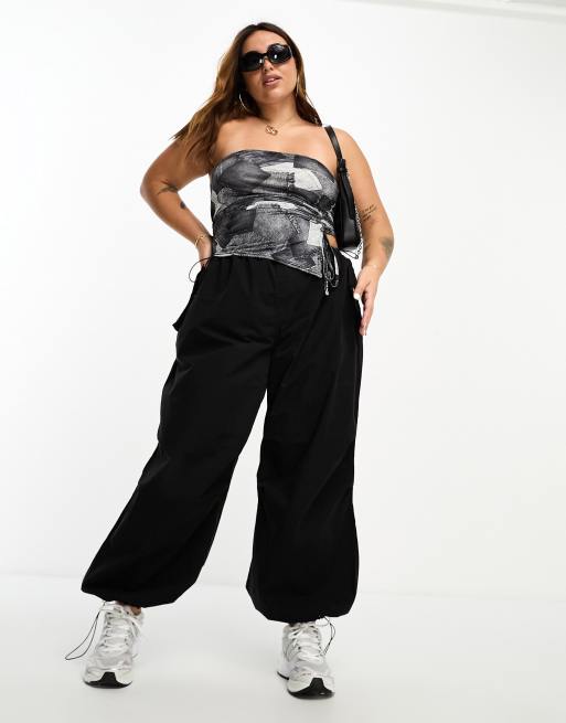 River Island Plus - Baggy parachutebroek met lage taille in zwart