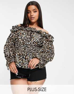 River Island Plus - Bardot-Bluse mit Animalprint und gesmokter Taille-Braun