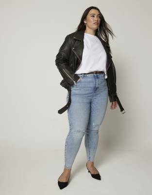 River Island Plus - Besonders eng geschnittene Jeans in Hellblau