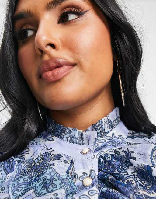 River Island Plus - Blouse à volants sur l'avant et motif cachemire - Bleu, 2 de 4