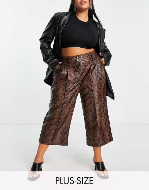 River Island Plus - Broek van imitatie-slagenprint met rechte pijpen in bruin