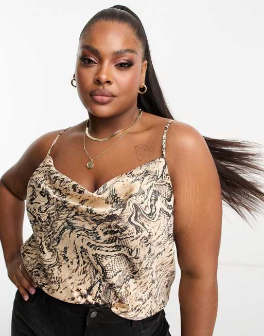 River Island Plus - Cami-top med vandfaldsudskæring og slangeprint i satin