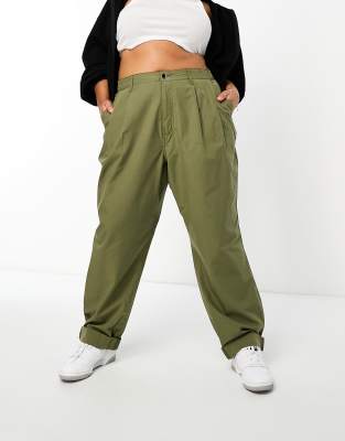 River Island Plus - Cargohose in Khaki mit geradem Bein-Grün