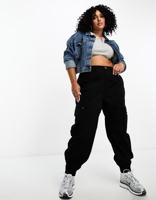 River Island Plus – Cargohose in Schwarz mit Bündchen
