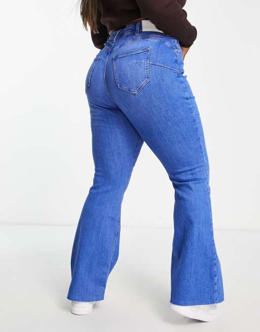 River Island Plus comfort flare jeans in bright blue, 3 of 4