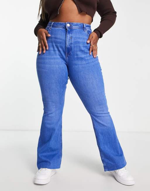 River Island Plus comfort flare jeans in bright blue, 4 of 4