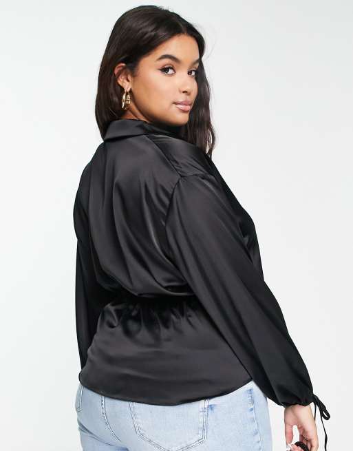 River Island Plus – Czarna kopertowa koszula z marszczonej satyny, 2 z 4