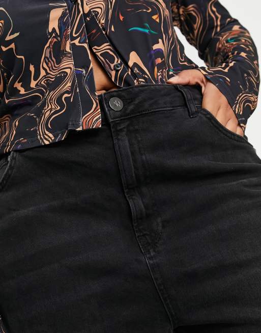 River Island Plus – Czarne dopasowane jeansy typu mom fit z wysokim stanem, 3 z 4