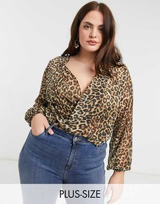 River Island Plus - Draperet, asymmetrisk brun bluse med leopardprint