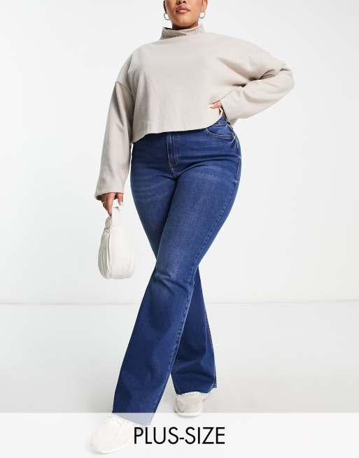 River Island Plus - Flared jeans in donkerblauw