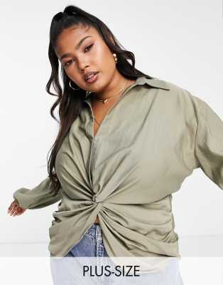 River Island Plus - Hemdbluse in Khaki mit verdrehter Vorderseite-Grün