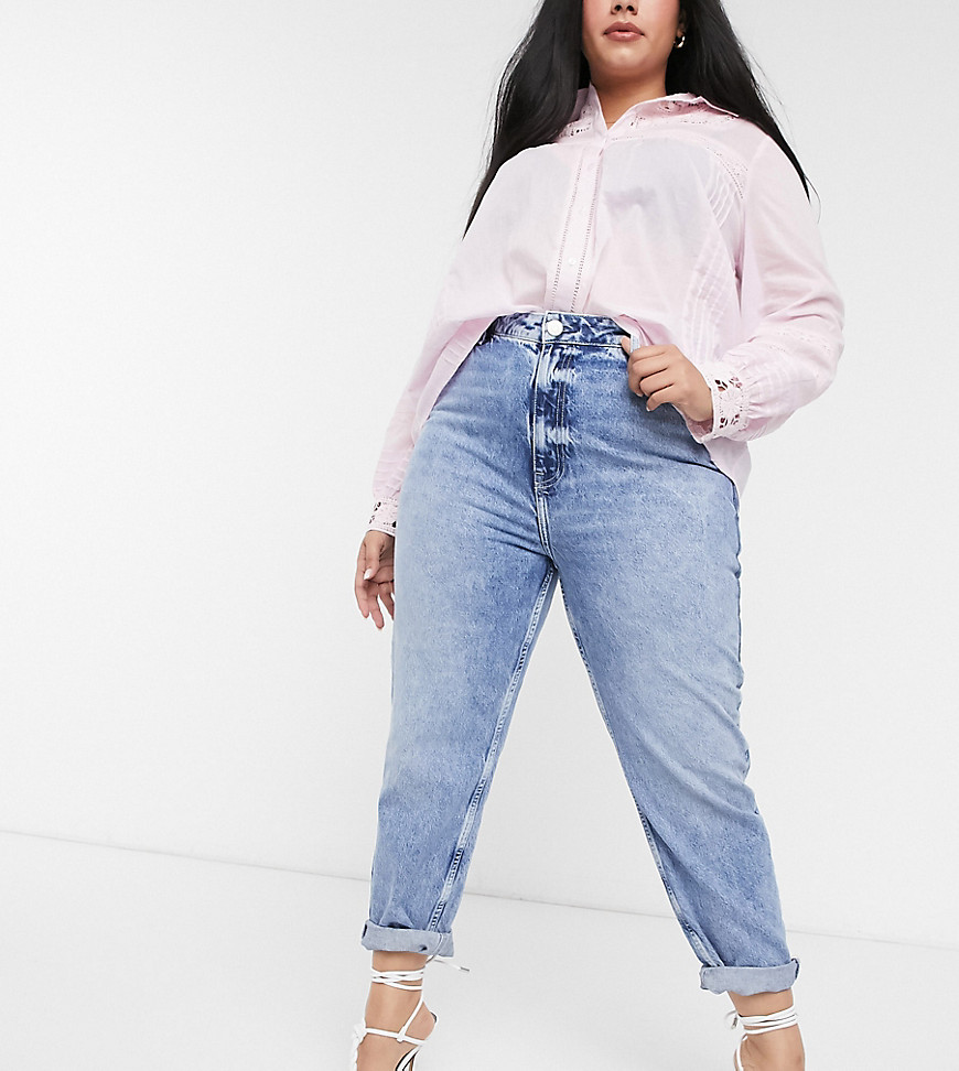 River Island Plus high rise mom jeans in light blue-Blues