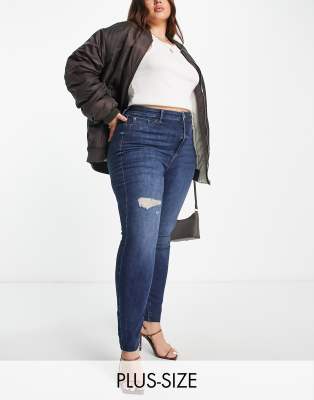 River Island Plus - Jeans mit engem Schnitt und Knierissen in Dunkelblau