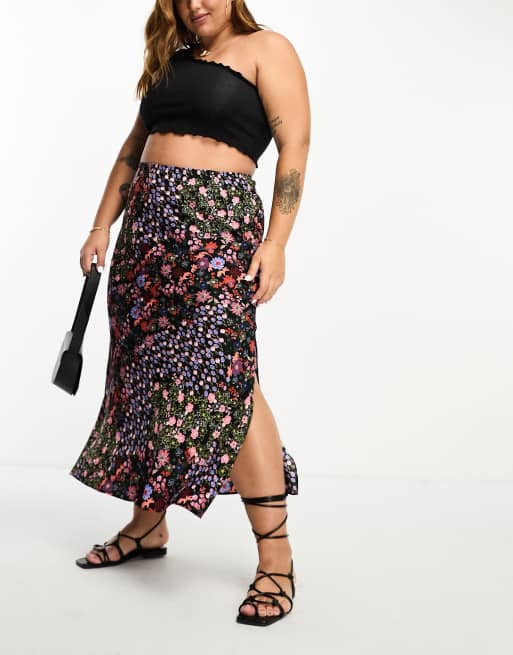 River Island Plus - Jupe mi-longue effet satiné fendue sur le côté - Noir fleuri, 2 de 4