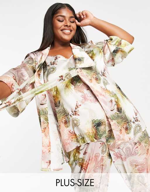River Island Plus - Kimono de pyjama d'ensemble effet satiné à motif cachemire - Rose
