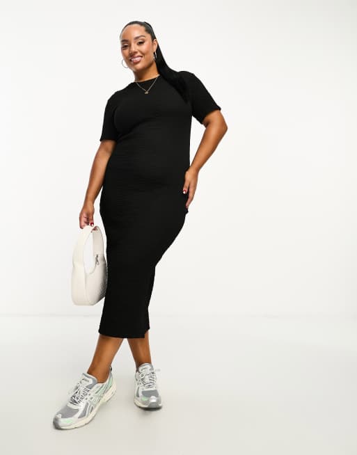 River Island Plus – Kurzärmliges, strukturiertes Midikleid mit geradem Schnitt in Schwarz