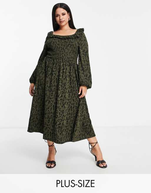 River Island Plus – Marszczona sukienka mini w panterkę w kolorze khaki
