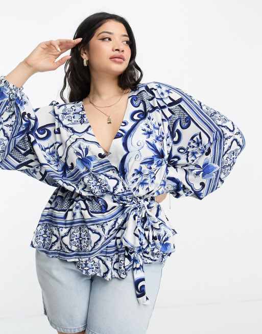 River Island Plus – Niebieski top o kroju kimona w kafelkowy wzór