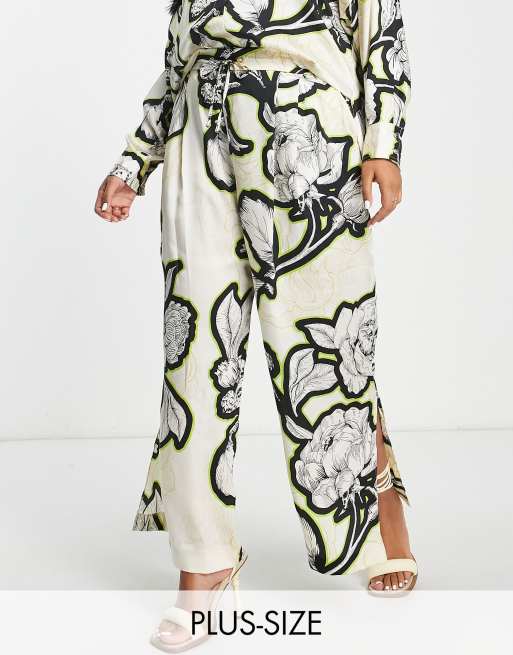River Island Plus – Palazzohose in Cremeweiß geblümt mit weitem Bein, Kombiteil