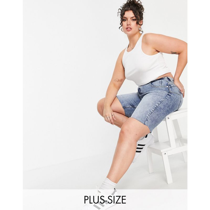 Donna Pantaloncini River Island Plus - Pantaloncini di jeans modellanti sul retro blu medio