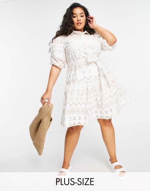 River Island Plus - Robe courte en broderie anglaise à manches bouffantes - Beige