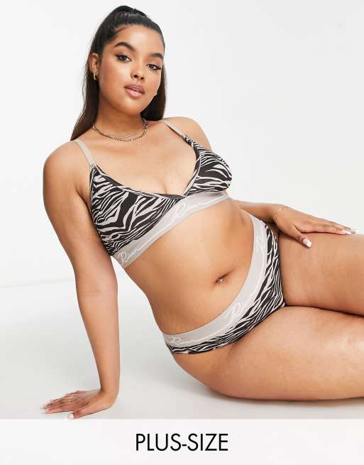 River Island Plus - Sort undertøjssæt med trekantstop og print