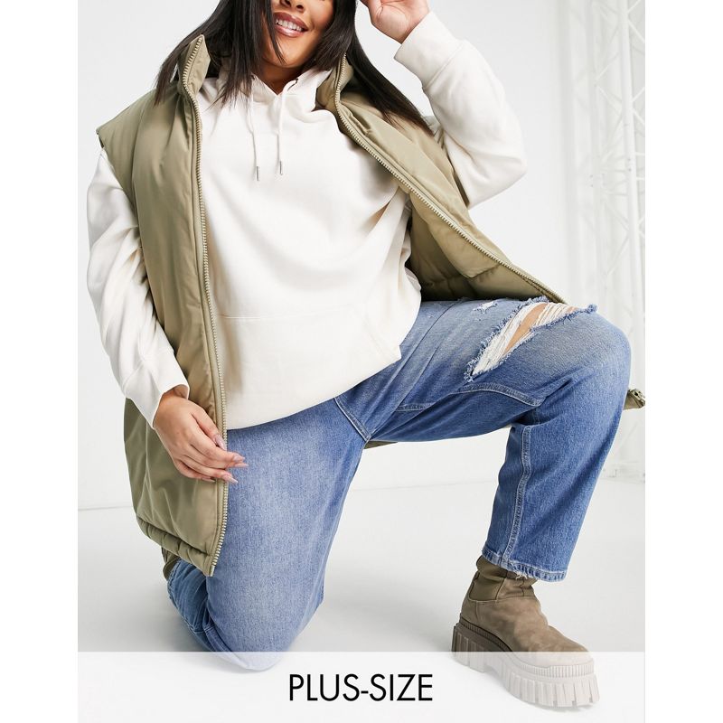 River Island Plus – Zerrissene Mom-Jeans aus mittelblauem Denim mit hohem Bund