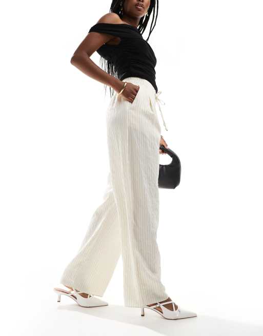 River Island – Popeline-Hose in Creme mit weitem Bein und Streifen