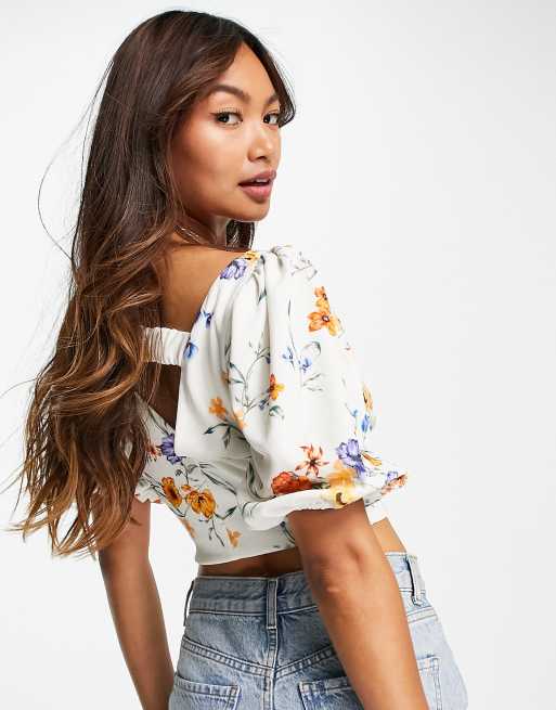 River Island puff sleeve floral crop top in beige, 2 of 4