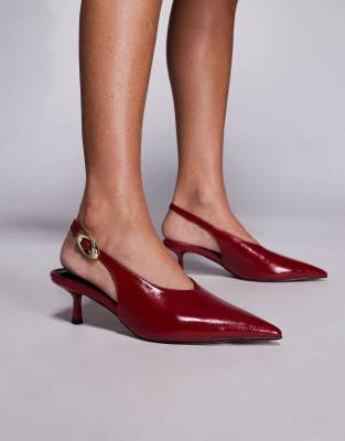 River Island - Pumps in Burgunderrot mit Schnallenverzierung