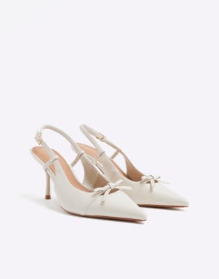 River Island - Pumps in Cremeweiß mit Fersenriemen und Absatz