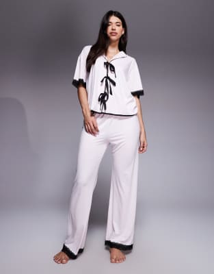 River Island - Pyjama-Set in Hellrosa mit Spitzenborte