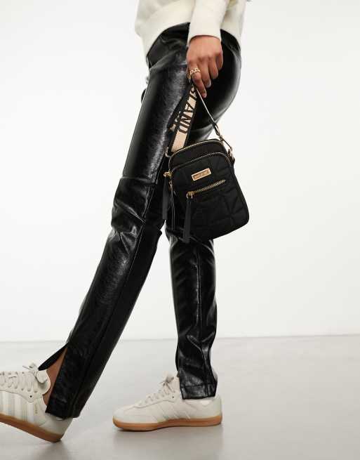 riu Enamel quilting phone bag ／black River Island Quilt Webbing Phone Holder in Black | ASOS