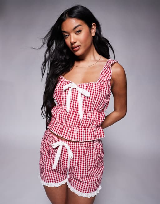 River Island - Rødt loungewear-sæt med gingham-tern bestående af shorts og camitop