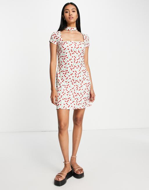 River Island - Rechtvallende mini-jurk met choker en kersenprint in crème