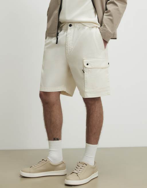 River Island Regular fit cargo shorts in white, 2 of 4