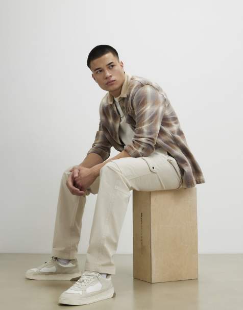 River Island Regular fit cargo trousers in ecru - view 1