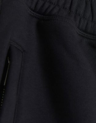 Thumbnail 3 of 4