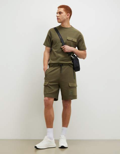 River Island Regular fit textured cargo shorts in khaki - view 1