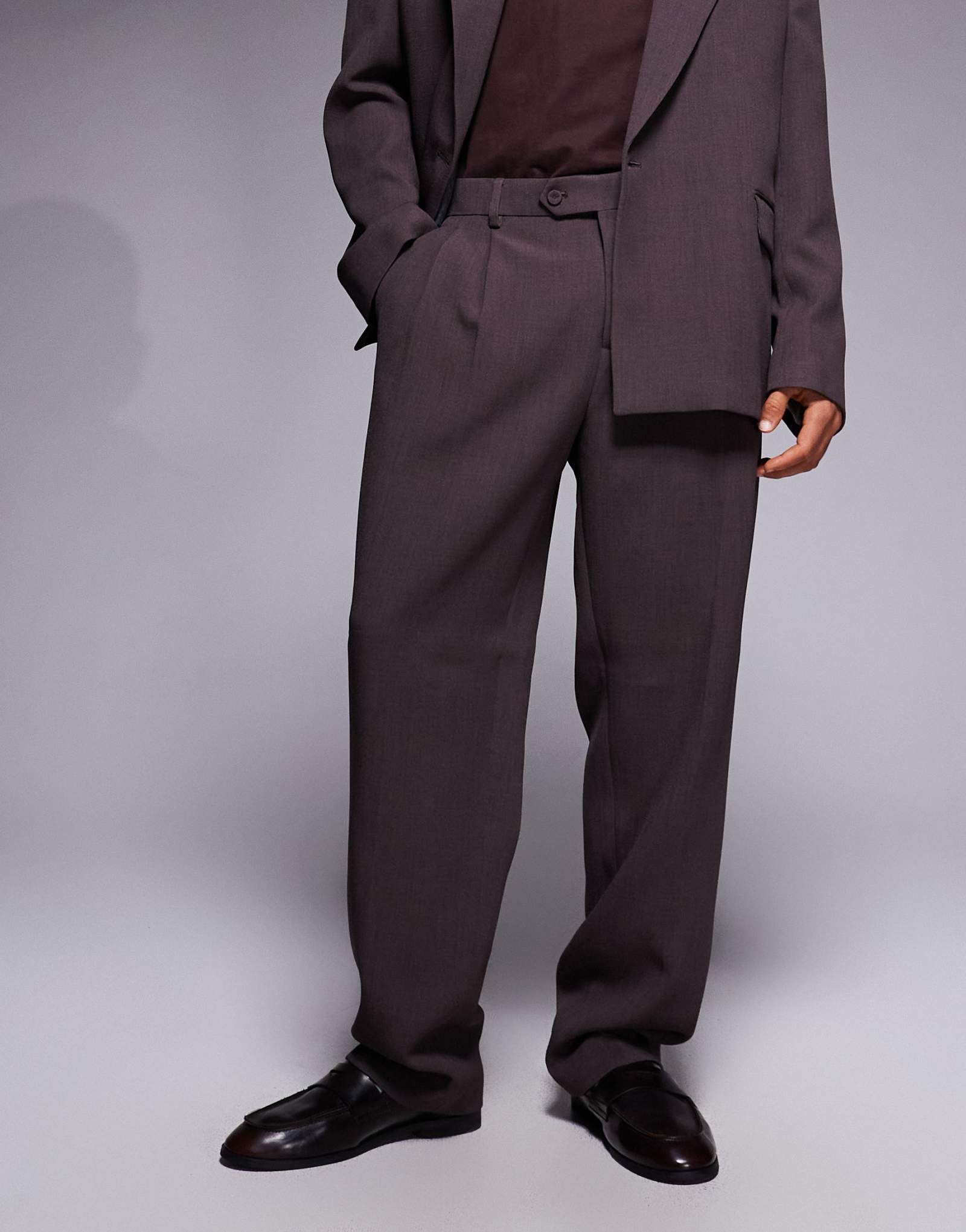 Плиссированные брюки от костюма River Island свободного кроя бордового цвета 