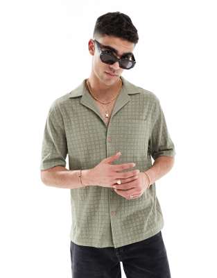 revere collar textured shirt in khaki-Green