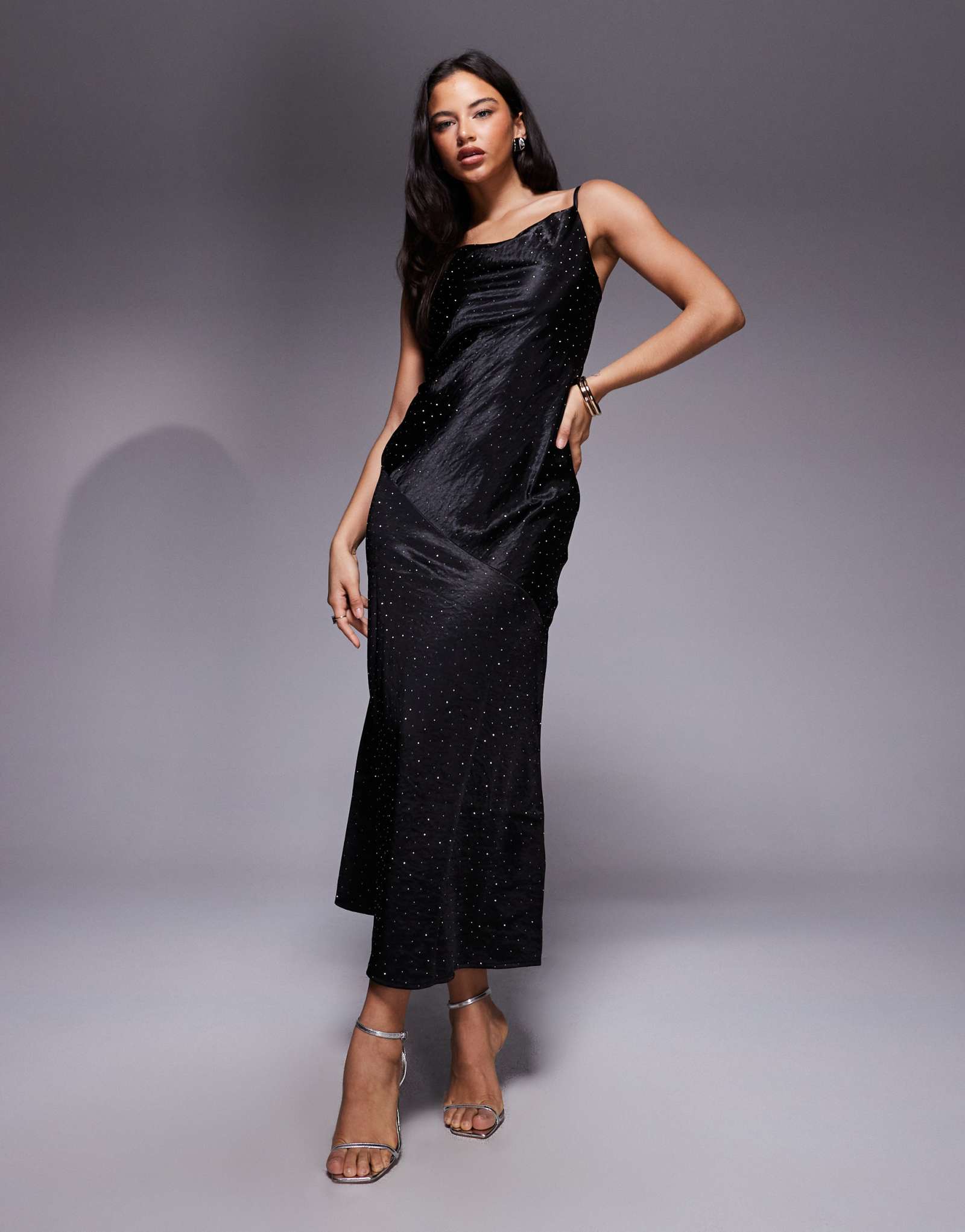 Черное платье-комбинация River Island, украшенное стразами 