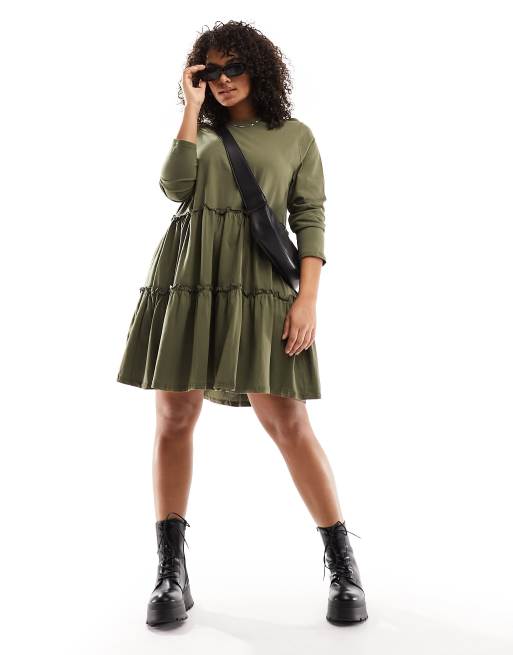 River Island - Robe babydoll courte à volants étagés et manches longues - Kaki