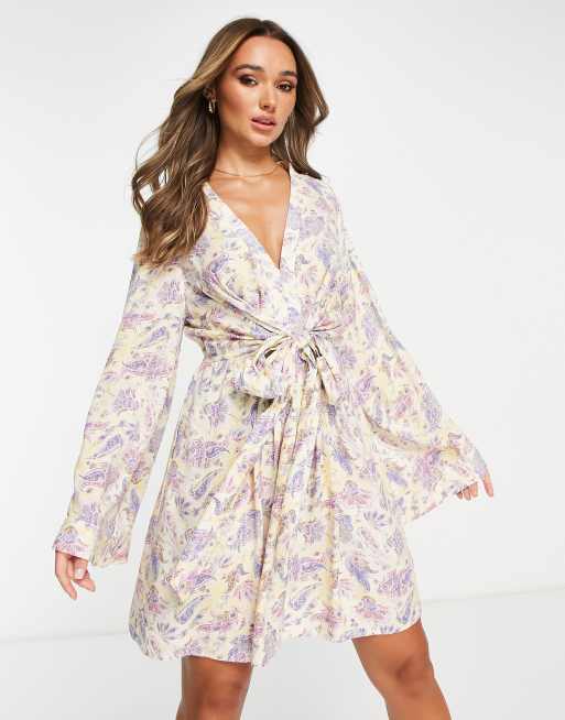 River Island - Robe courte à fleurs nouée devant - Violet clair