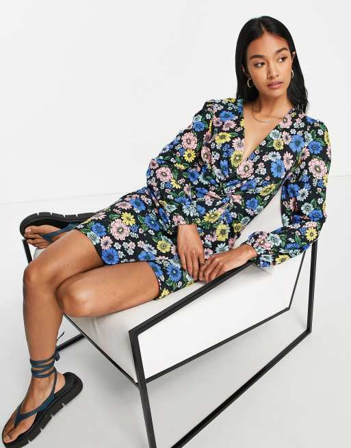 River Island - Robe courte à fleurs torsadée sur le devant - Noir