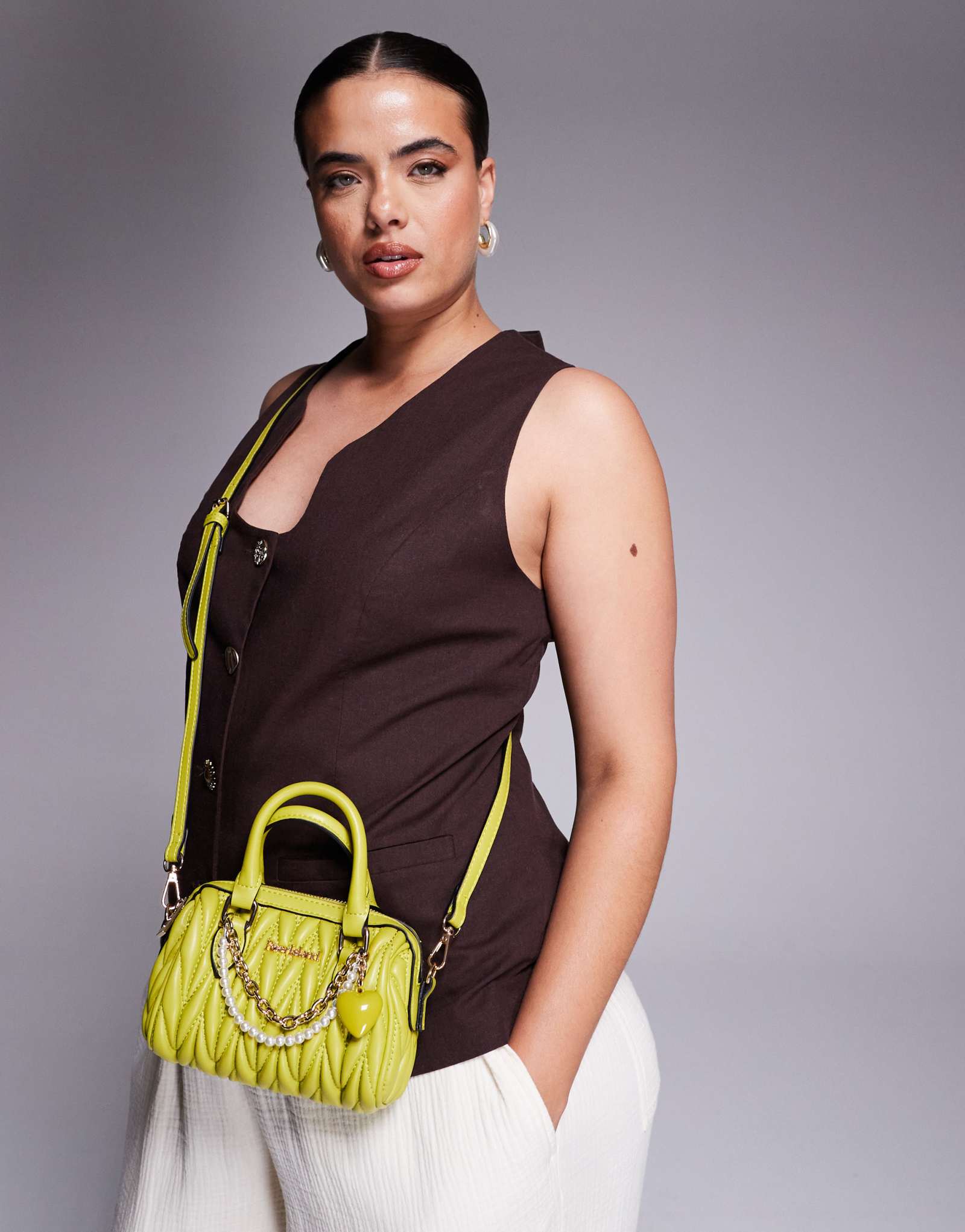 Мини-сумка River Island с рюшами цвета лайма