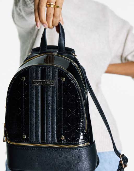 River Island Rucksack in Schwarz mit Lackdetail und Pragung