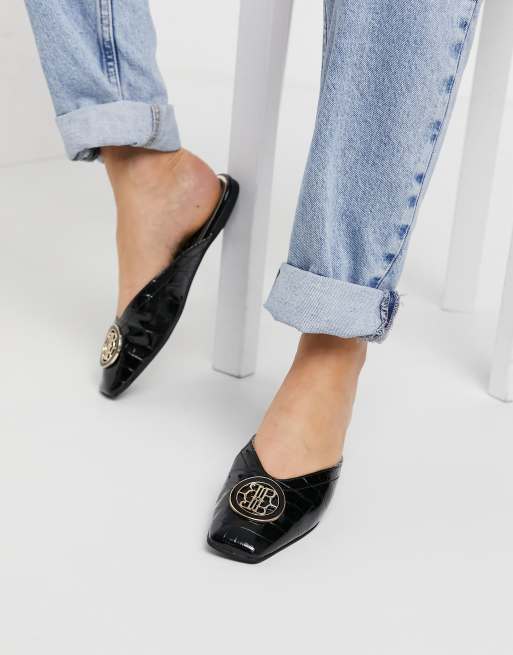 River Island - Sabot neri effetto coccodrillo con punta squadrata e dettagli in metallo