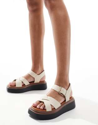 River Island - Sandalen in Ecru mit flacher Plateausohle-Neutral